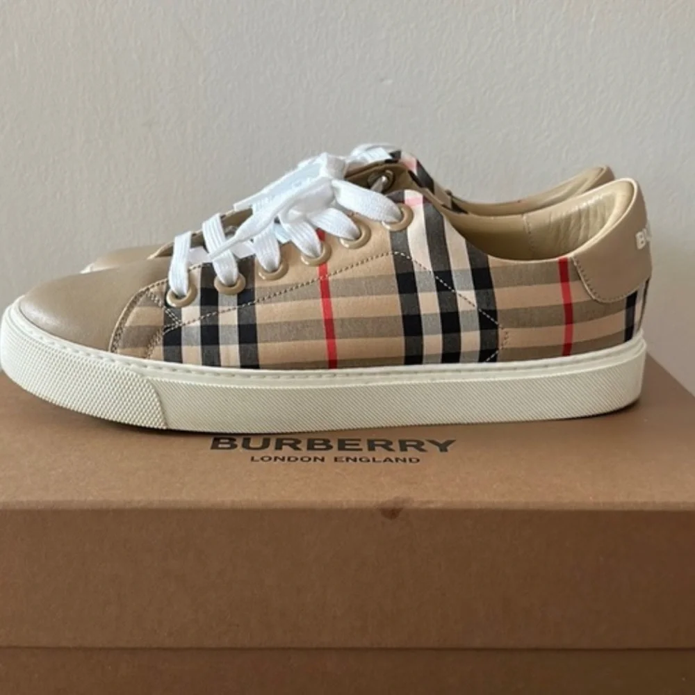 Women's Albridge Vintage Check Low-Top
Burberry Sneakers #ITCALFAR14CHI - Picture 4 of 8